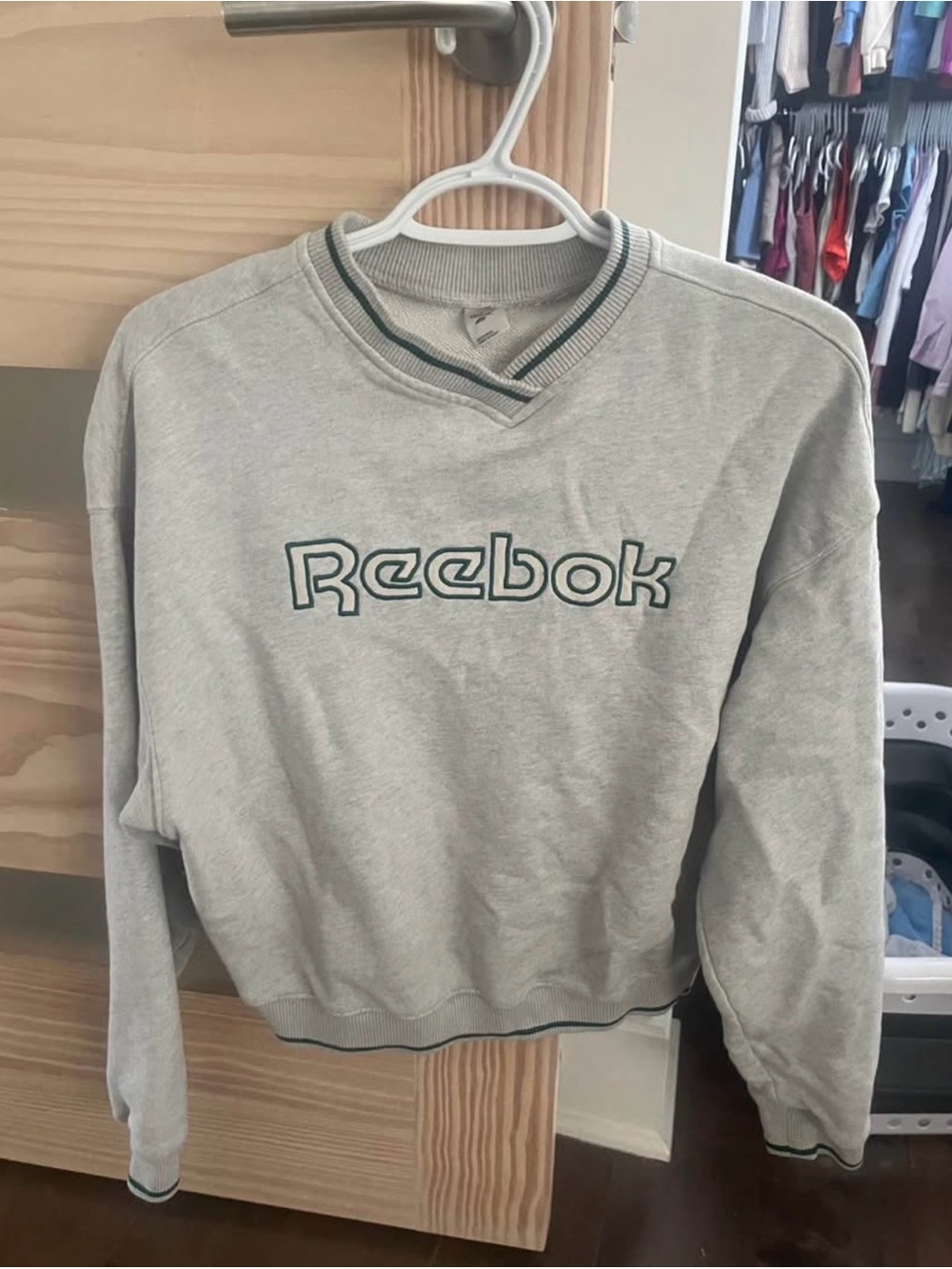 Reebok Women’s Gray Crewneck Sweatshirt with Green Trim - small